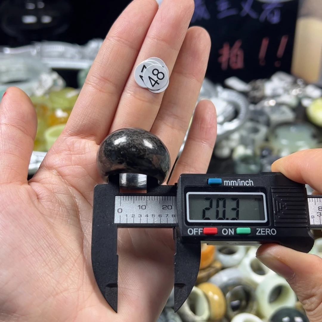 蛇纹石玉未镶嵌戒指