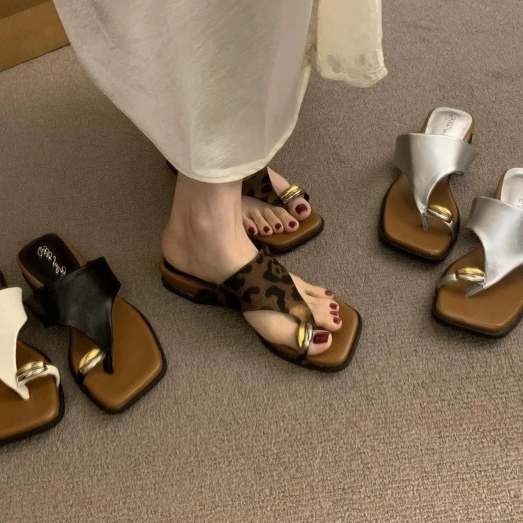 法式复古金属扣套趾凉鞋女2025年新款小众厚底一脚蹬沙滩鞋夏外穿