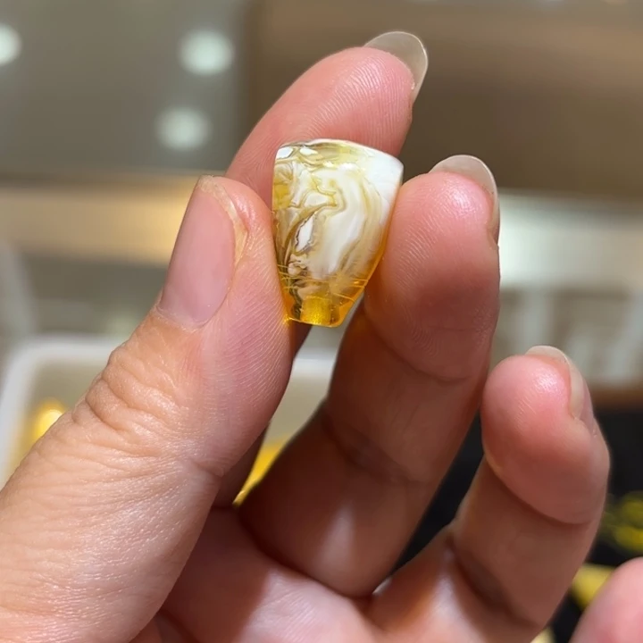 蜜蜡未镶嵌颈饰金白三通