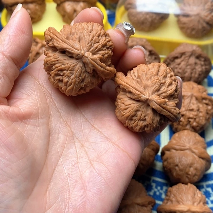 桃核吊坠白狮子42