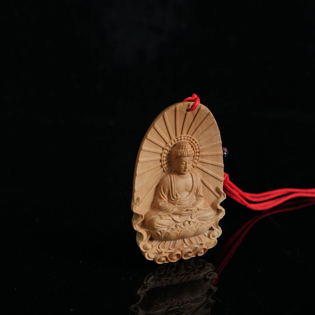 7113 印度老山檀香佛牌 3.4x0.9x5.2cm  7.78g含线