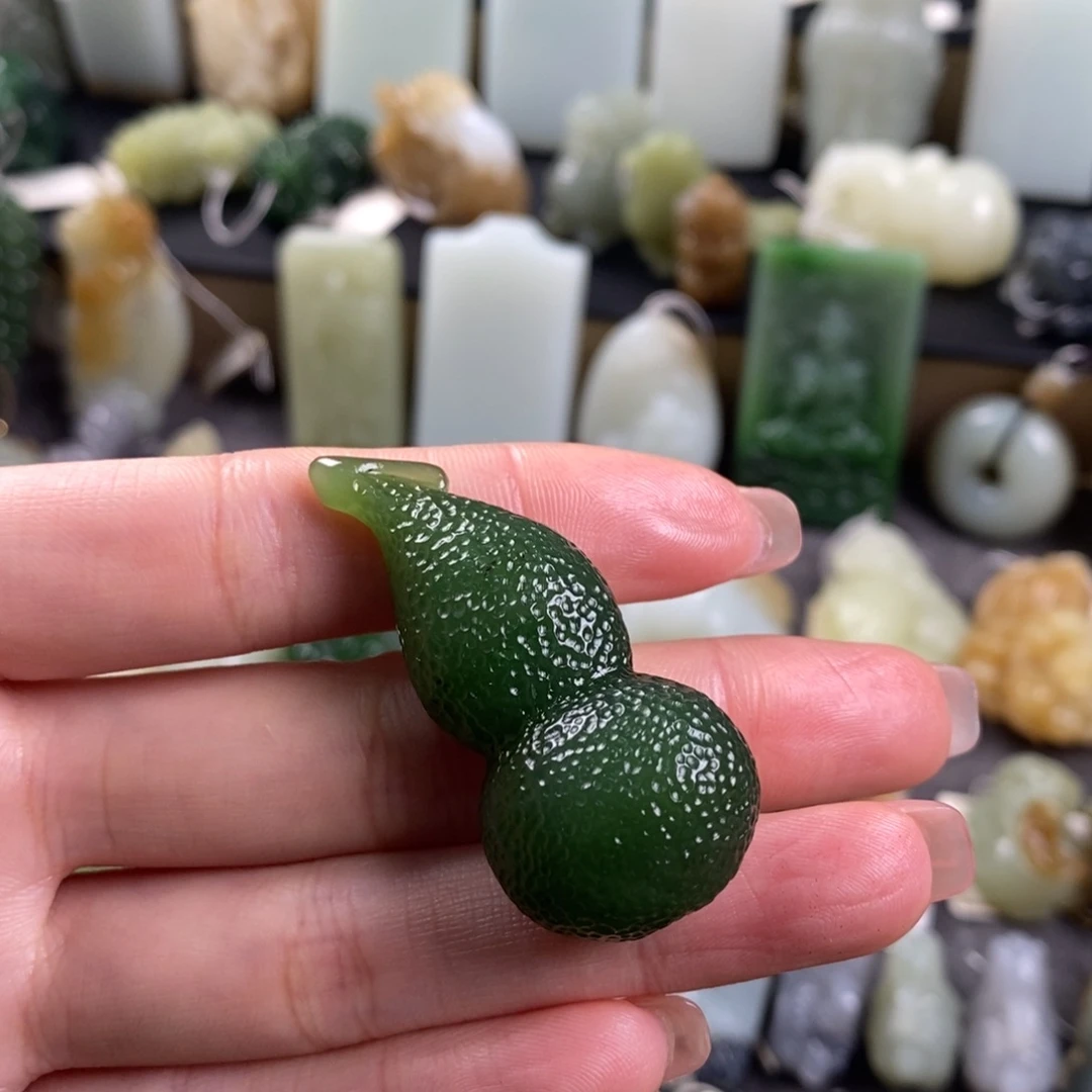 乐***见和田玉未镶嵌颈饰