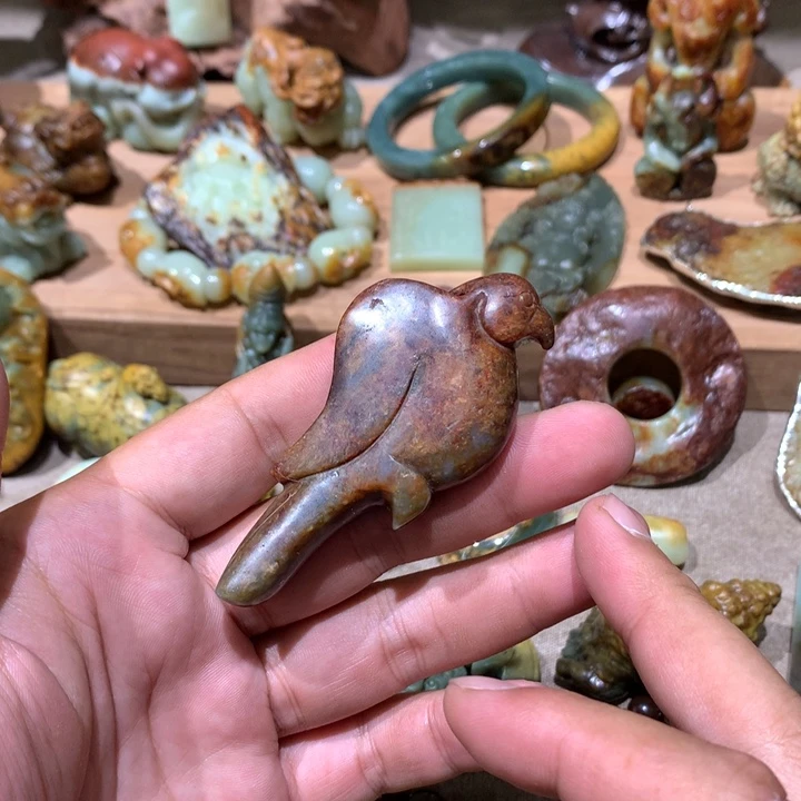 未镶嵌岫岩河磨玉（透闪石质玉）挂件