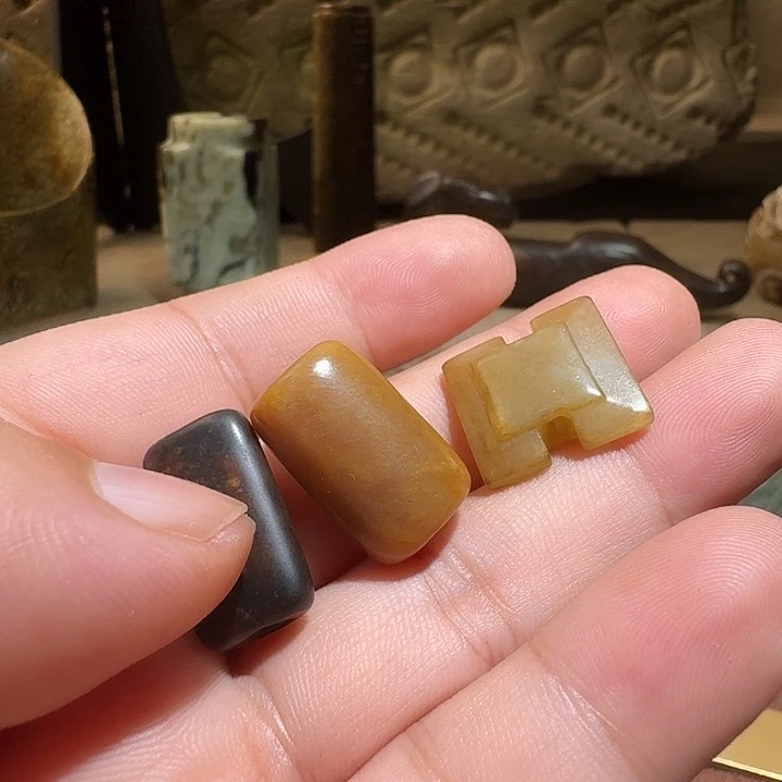 颈饰未镶嵌和田玉（糖玉）