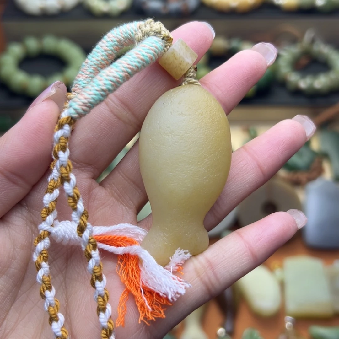 颈饰未镶嵌和田玉名****）