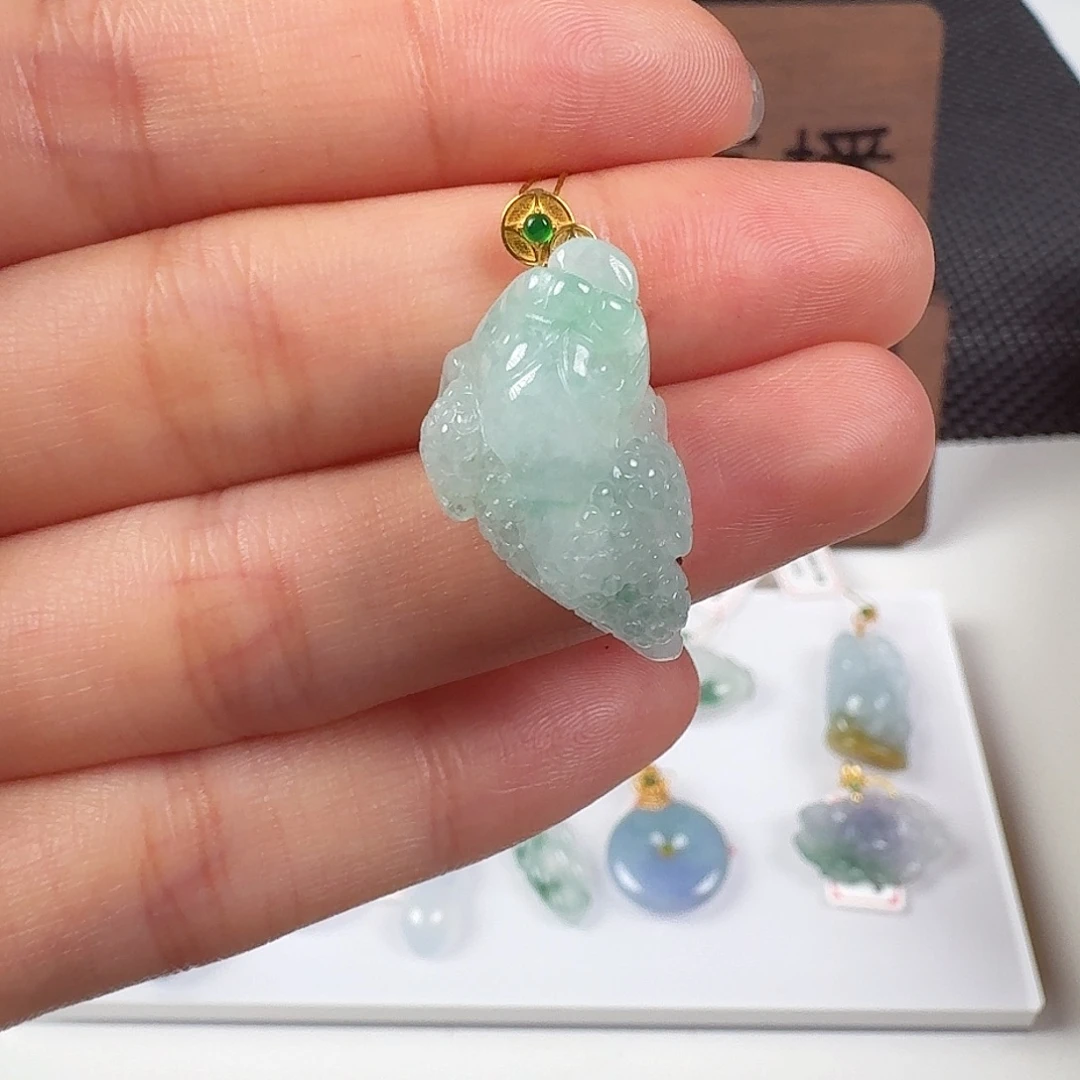 翡翠18K金镶嵌颈饰