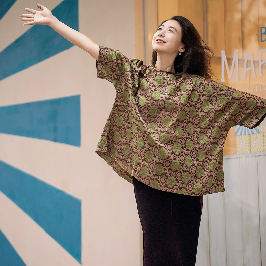 剪花绡红云纱上衣