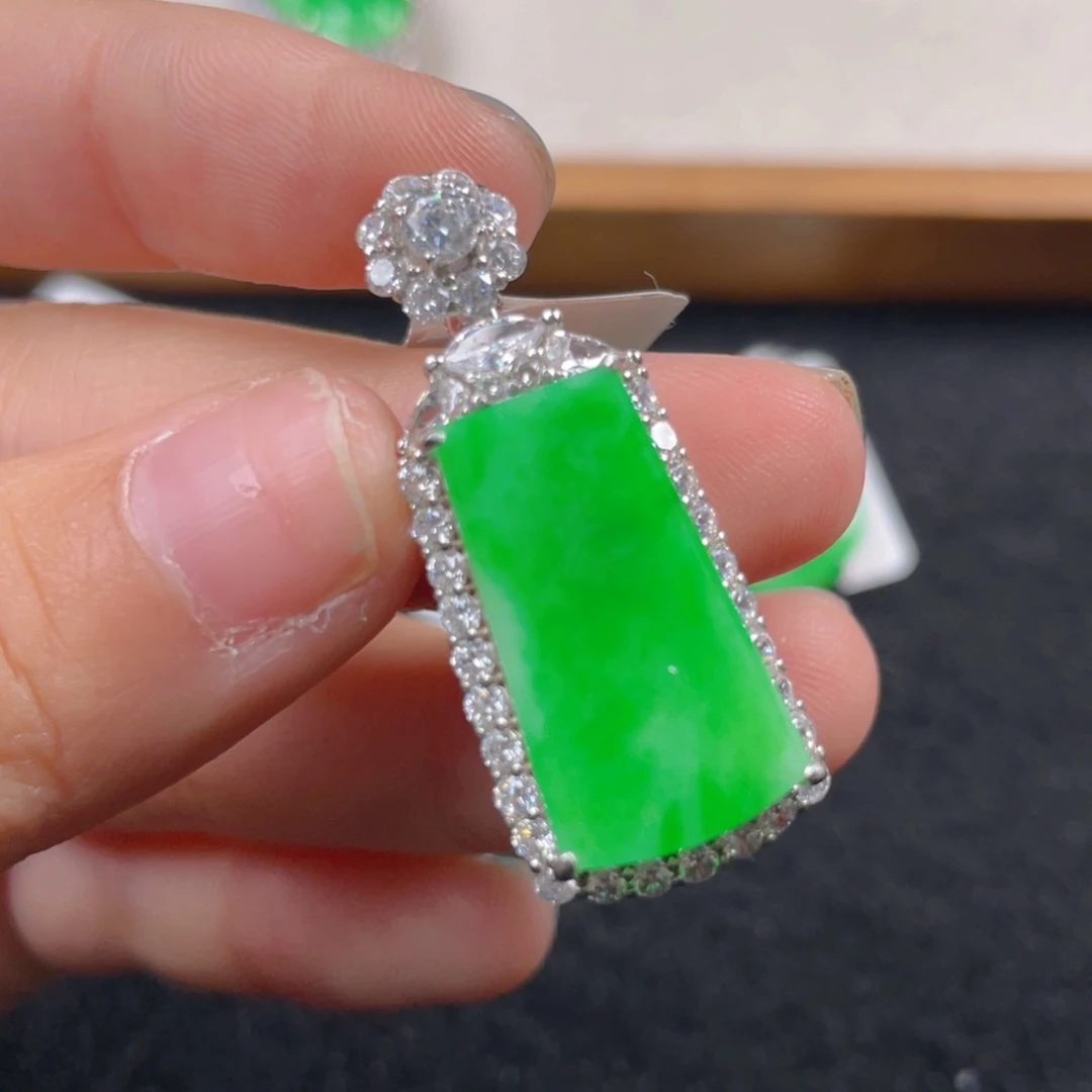 翡翠颈饰银S925镶嵌j j j j j k