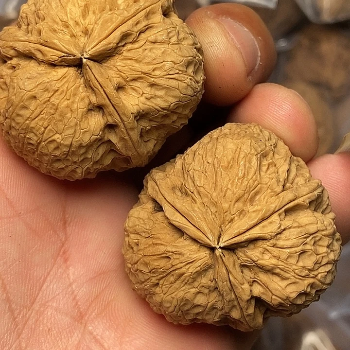 文玩核桃把件云南铁核桃11