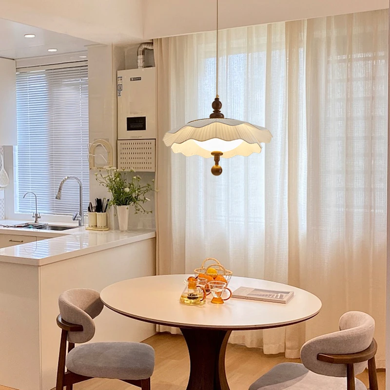 法式复古餐厅吊灯奶油风北欧简约轻奢实木百褶米白布艺卧室书房灯
