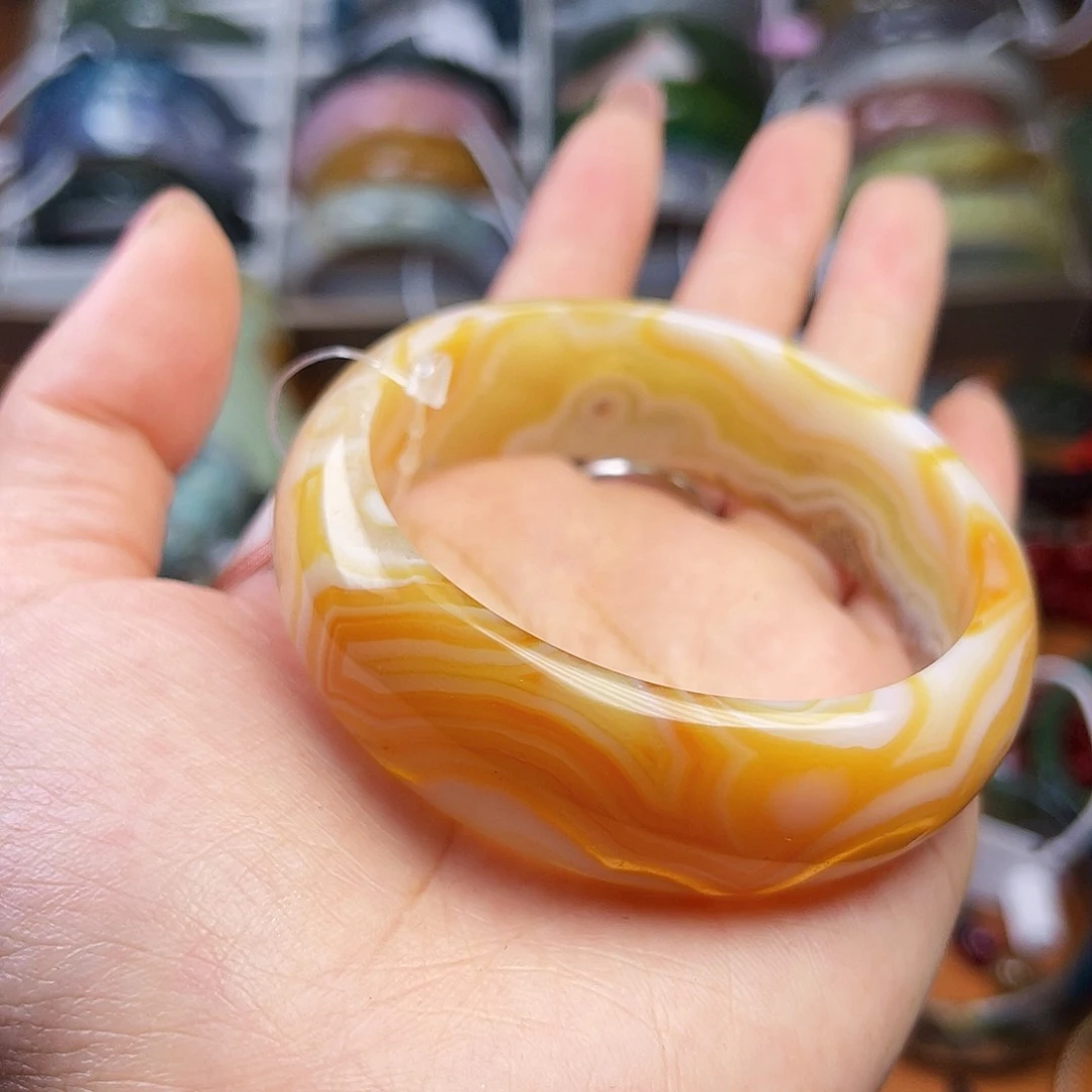 颈饰未镶嵌石英岩玉