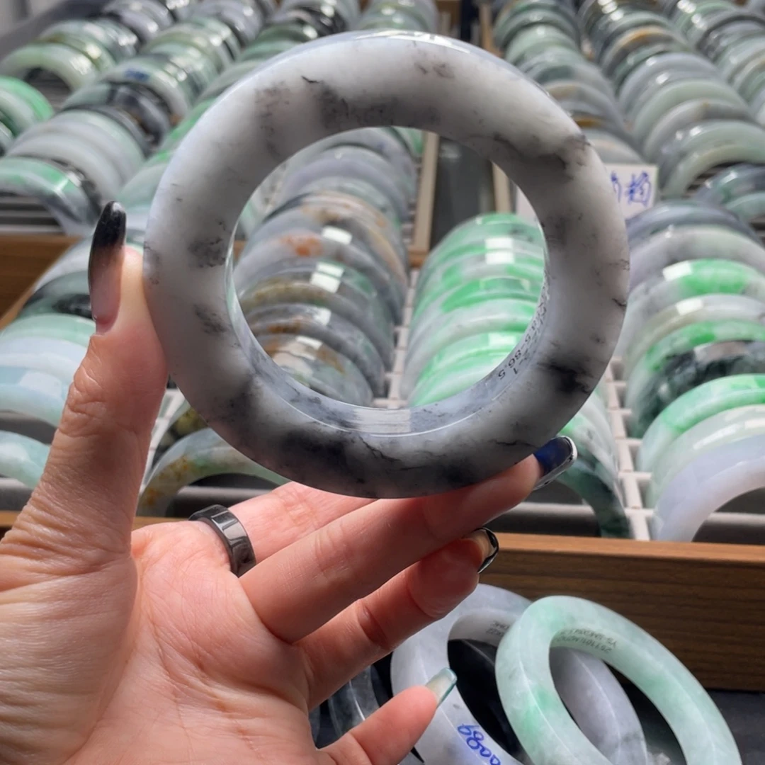 定制翡翠未镶嵌翡翠手镯