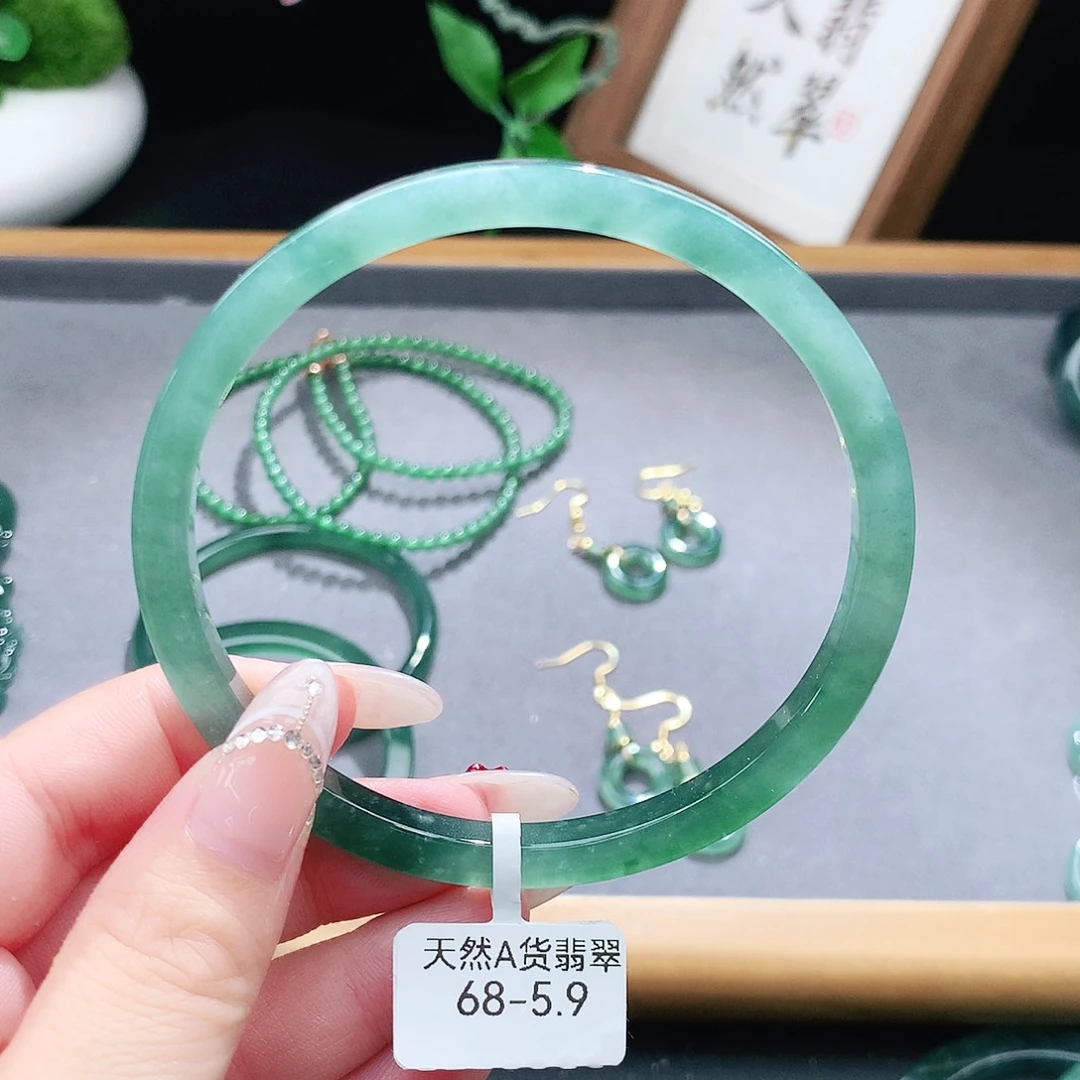 翡翠手镯（圆镯）未镶嵌