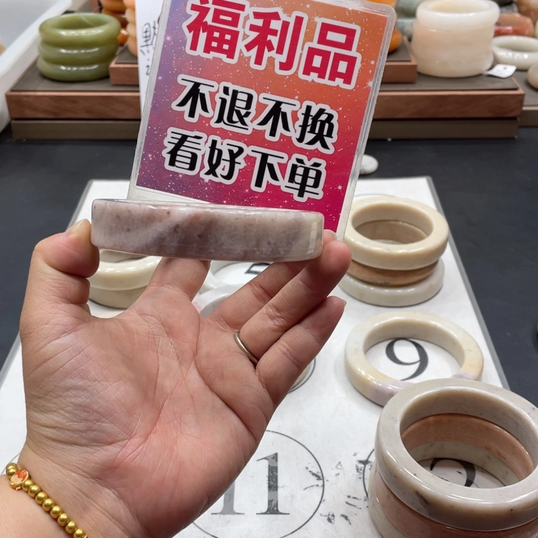 沐***韵未镶嵌手镯石英质玉