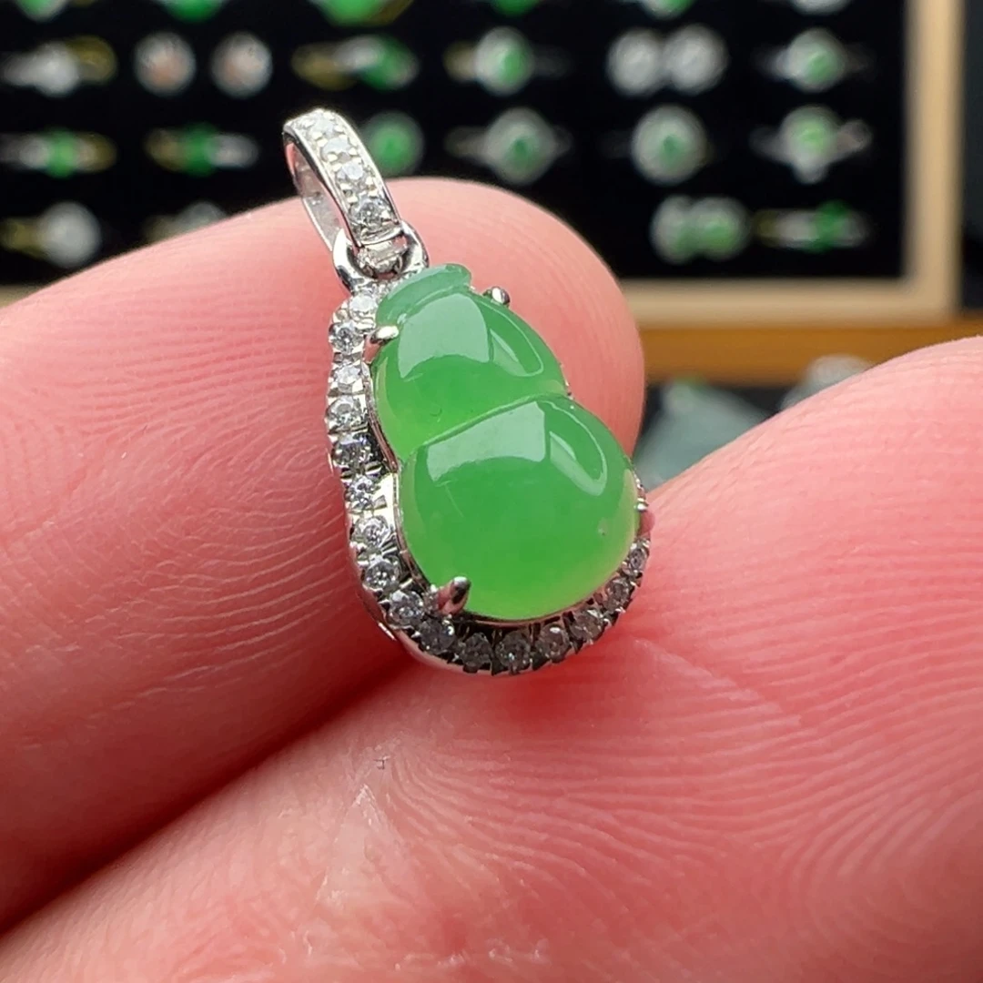 翡翠18K金镶嵌颈饰葫芦8.1