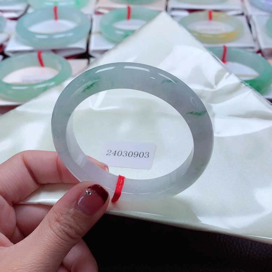 翡翠手镯未镶嵌天然A货翡翠