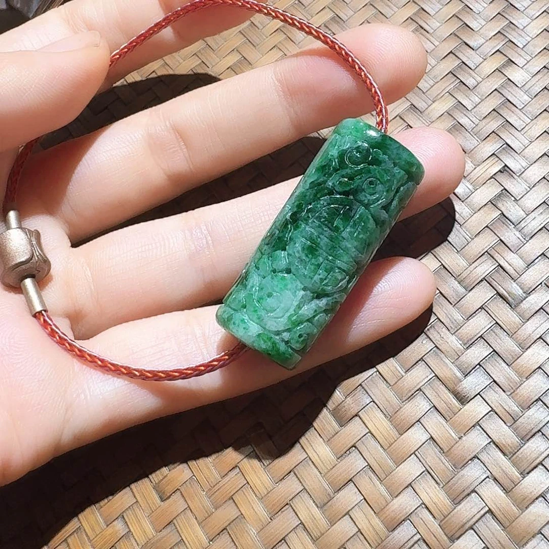 颈饰未镶嵌翡翠个性十足