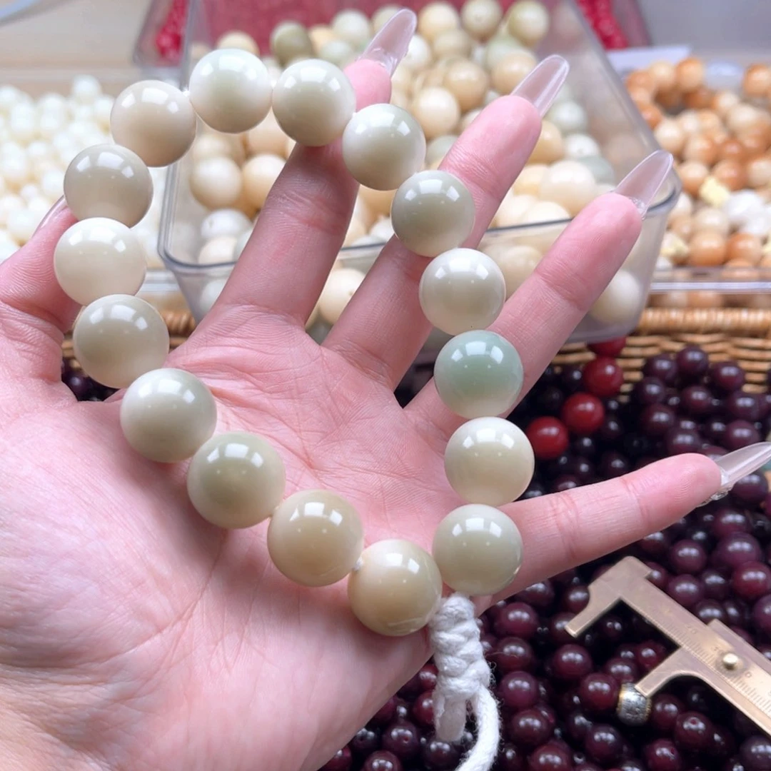 白玉菩提吊坠z18mm22颗。油膏大果