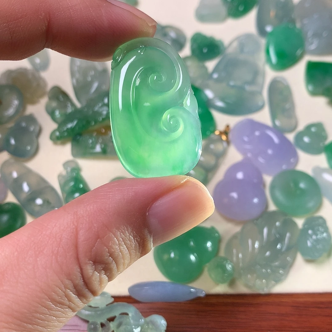 翡翠未镶嵌颈饰 翡翠吊坠如意