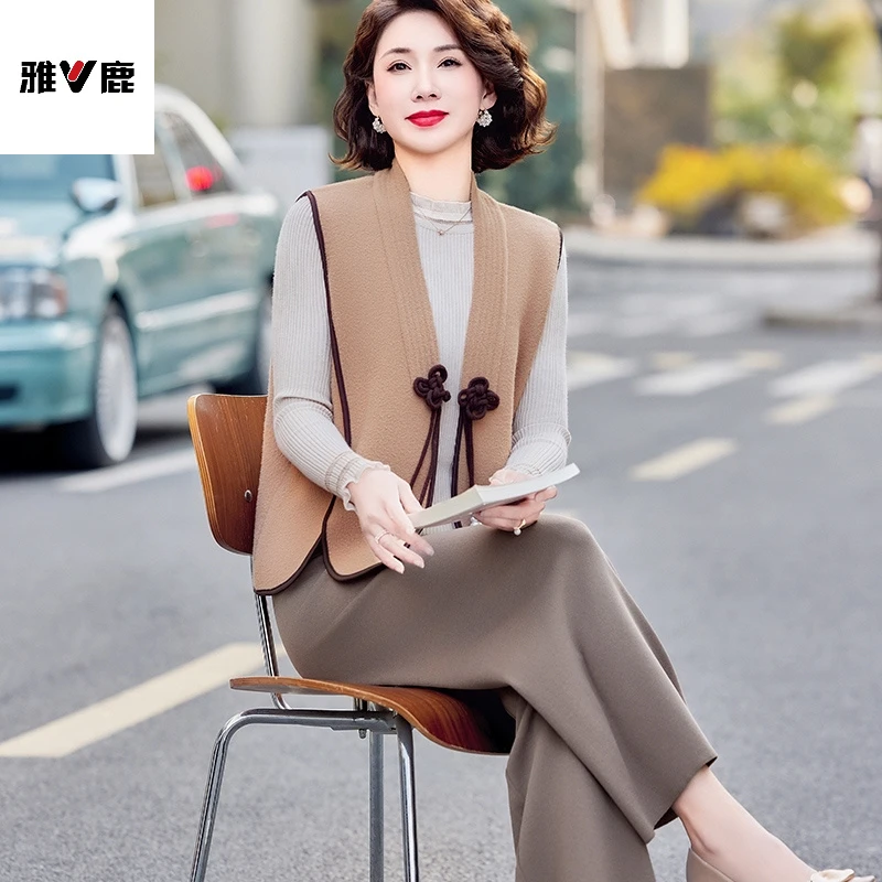雅鹿优选妈妈春装2025新款休闲三件套装中老年女洋气马夹外套国风