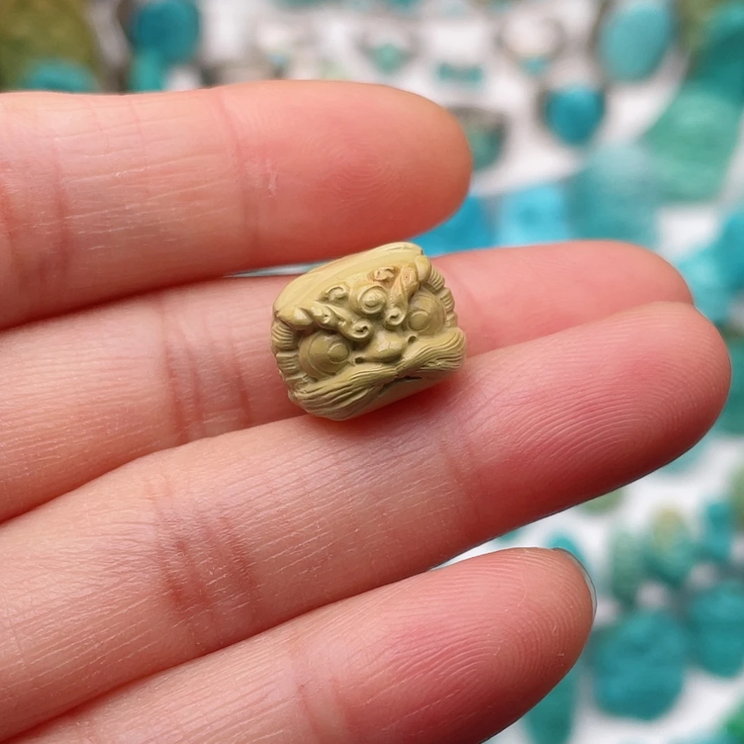 绿松石未镶嵌颈饰