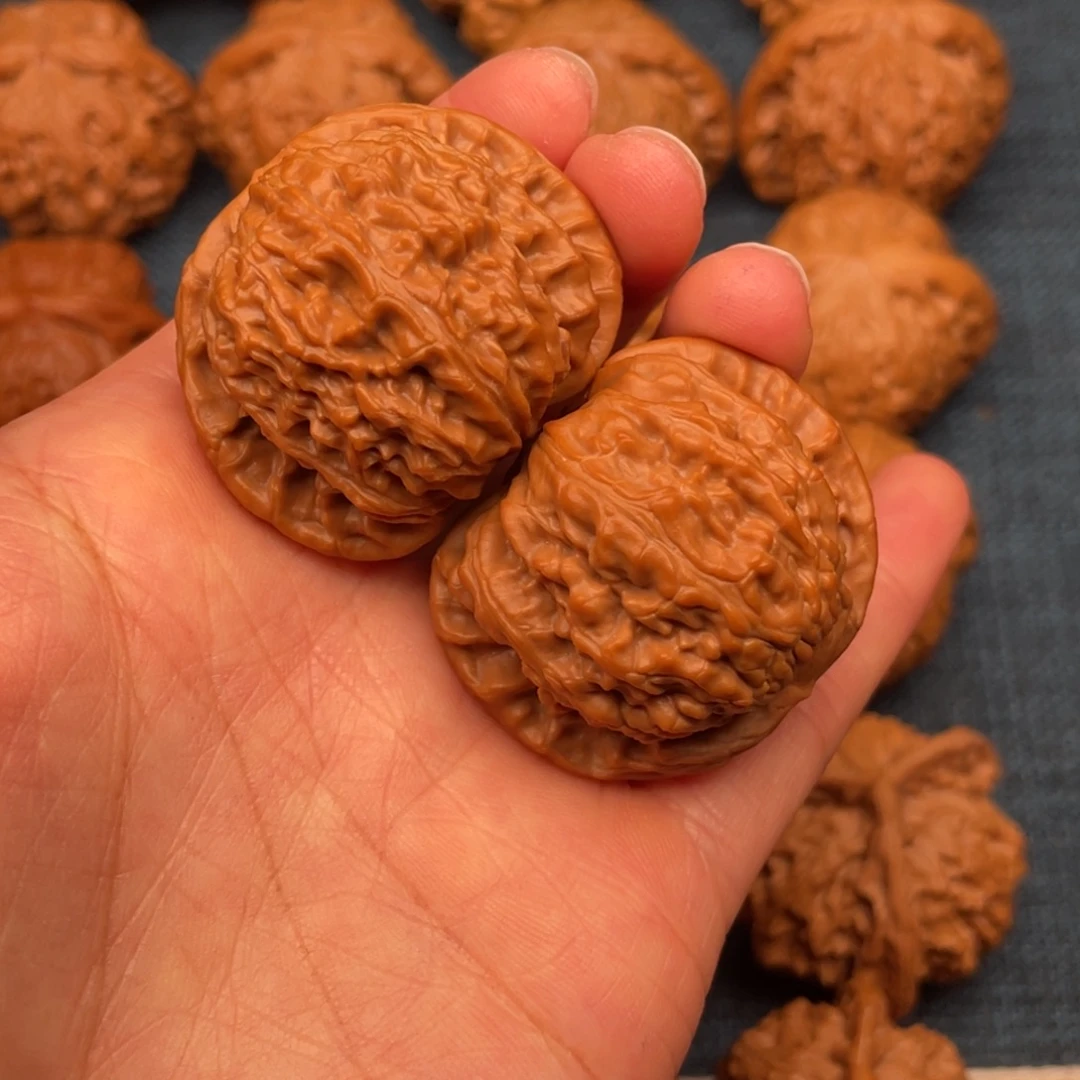 文玩核桃把件39红皮闷白