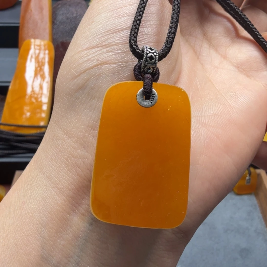 未镶嵌吊坠(赠链)琥珀