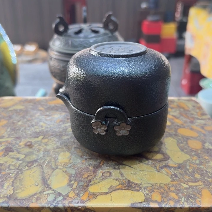 宝瓶壶一个。。。品茗陶。。。