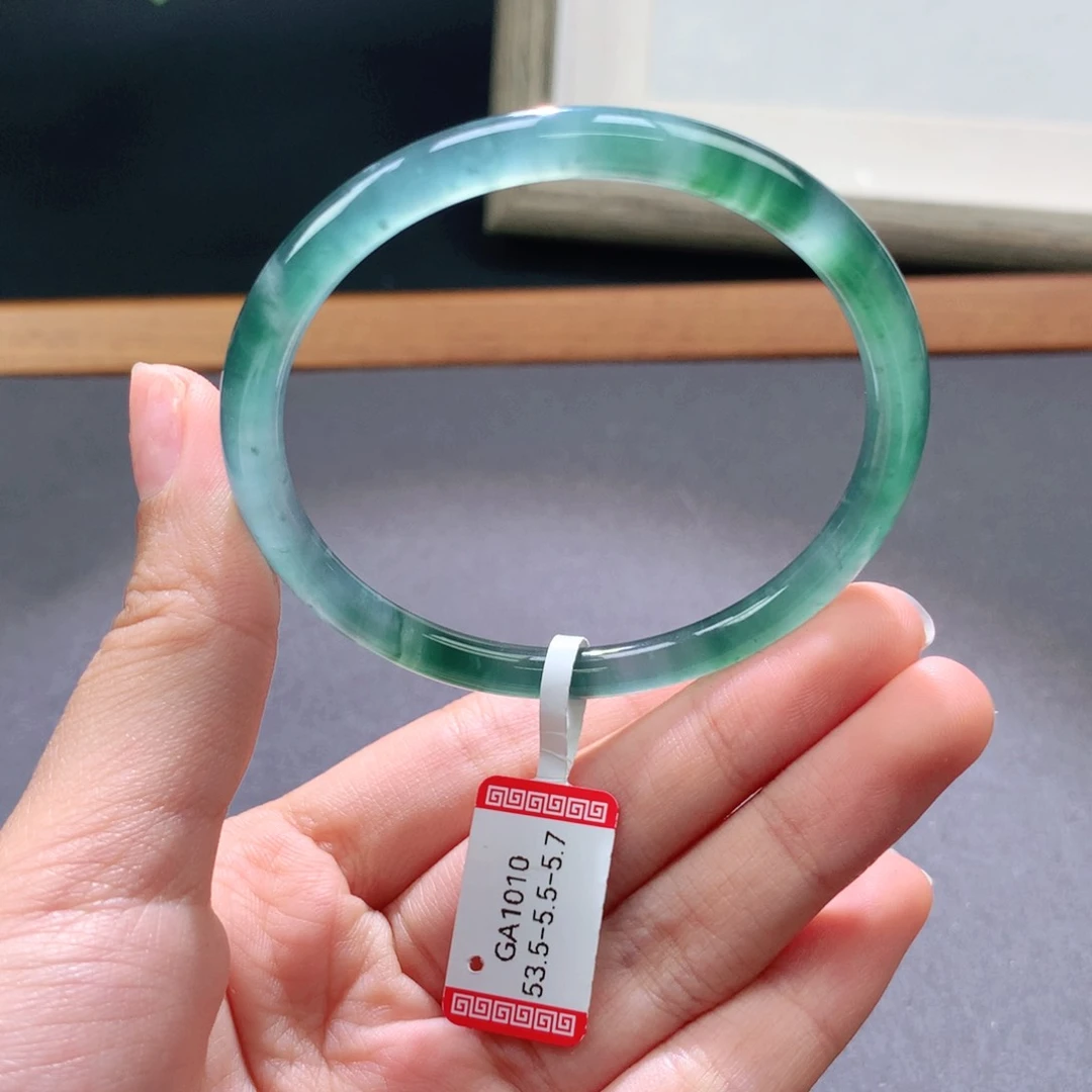 翡翠手镯未镶嵌天然翡翠手镯