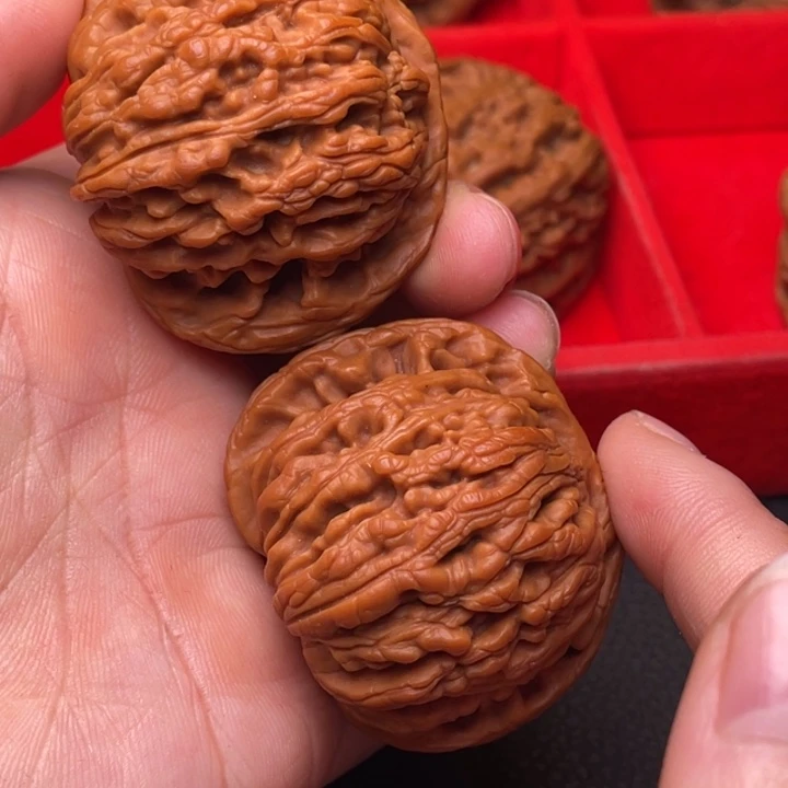文玩核桃把件秦岭野生核桃