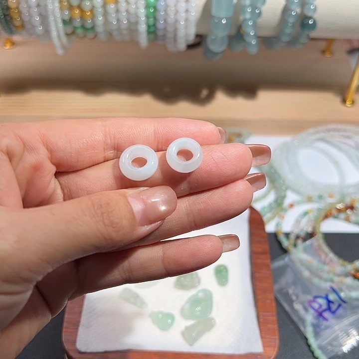 翡翠未镶嵌手链翡翠材质