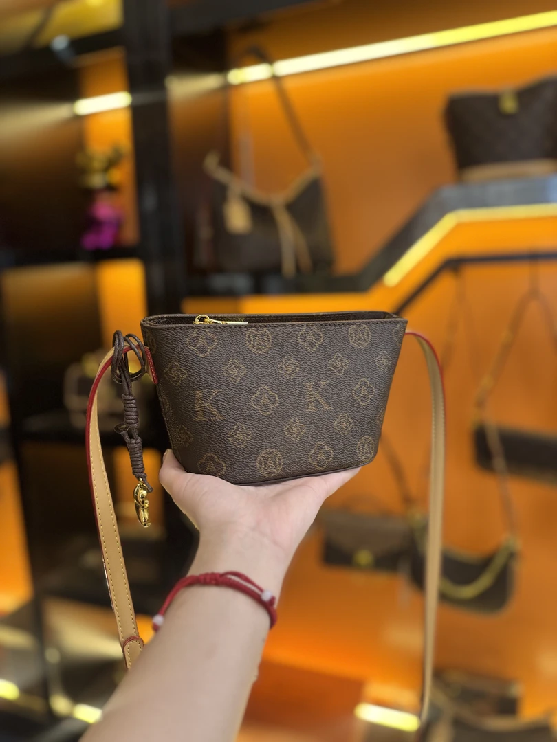 元宝包小船包单肩斜挎2025年新款时尚手机包腋下包轻奢百搭洋气