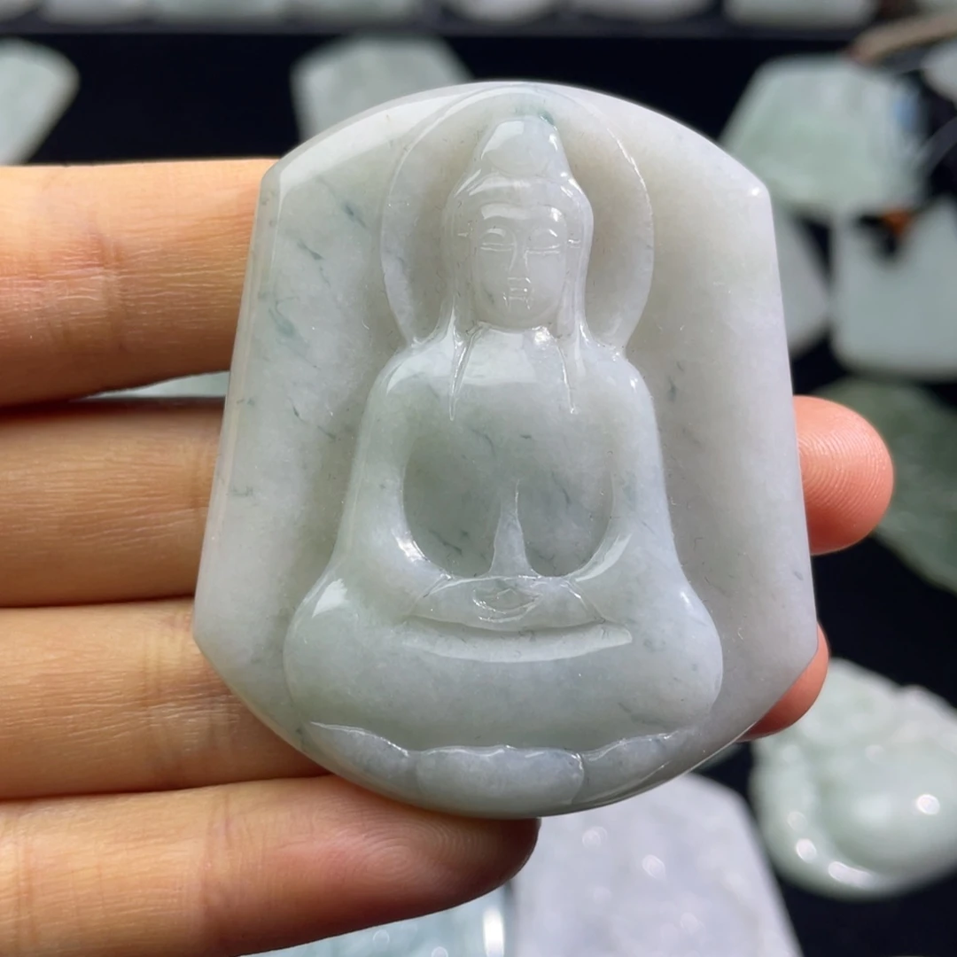 翡翠未镶嵌颈饰观音