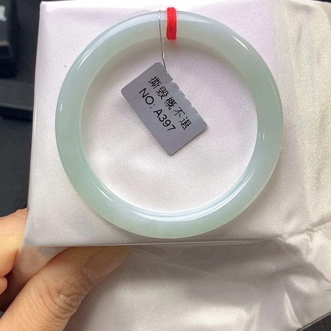 翡翠未镶嵌手镯（圆镯）53.4