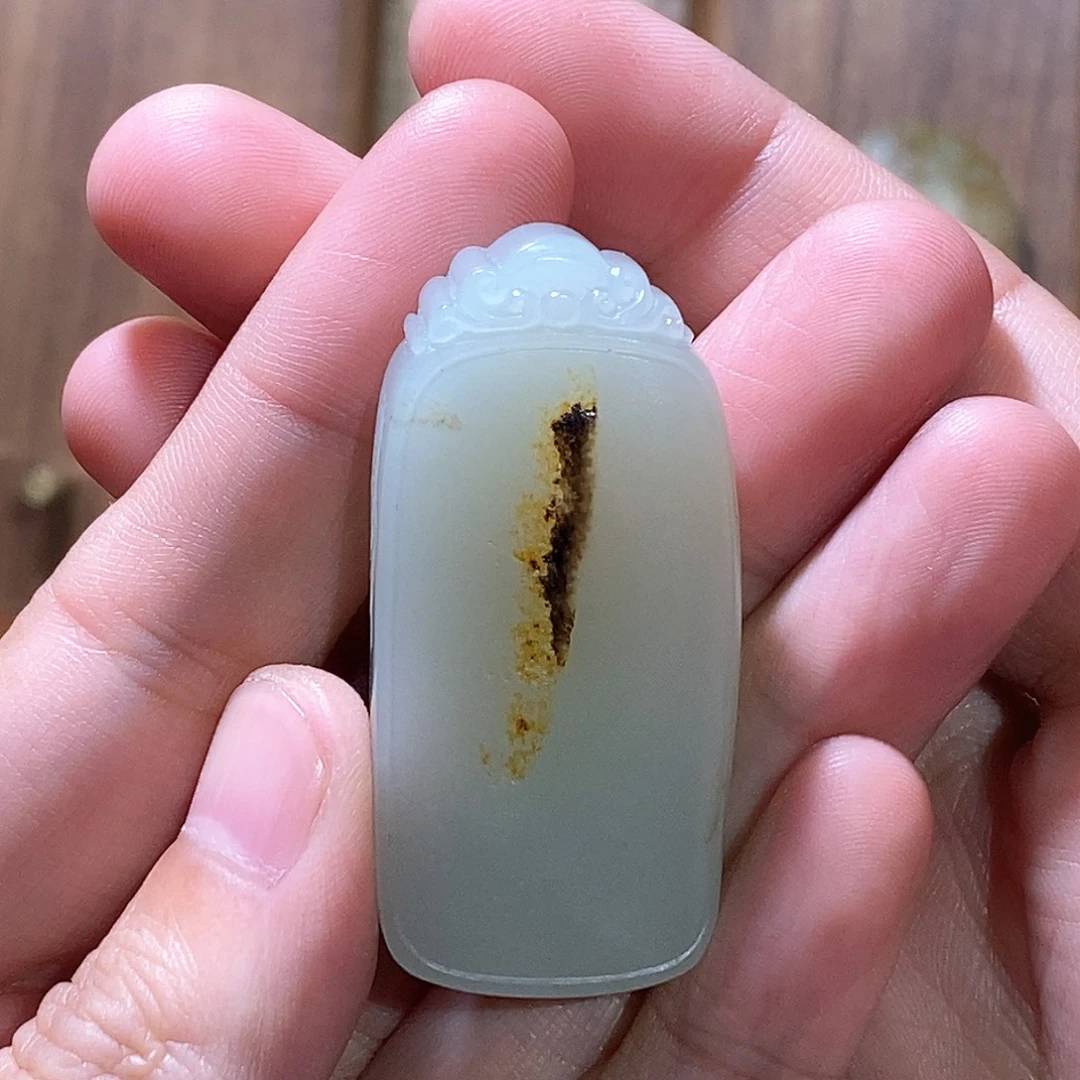庚***辰和田玉未镶嵌颈饰