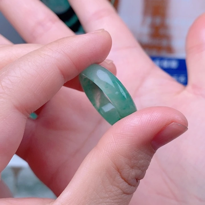 石英质玉未镶嵌颈饰