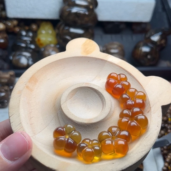 琥珀未镶嵌颈饰花