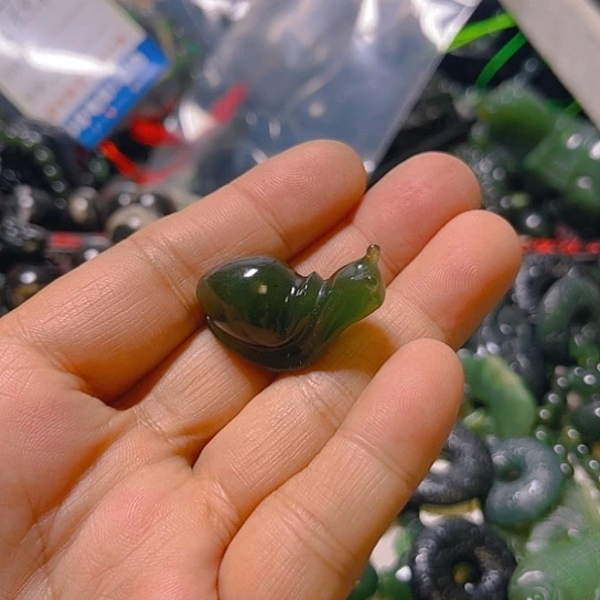 蛇纹石玉颈饰未镶嵌萌**宝