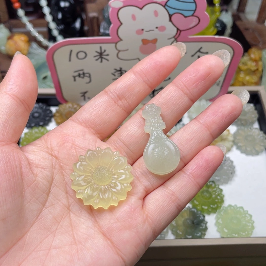 夏****未镶嵌蛇纹石玉颈饰