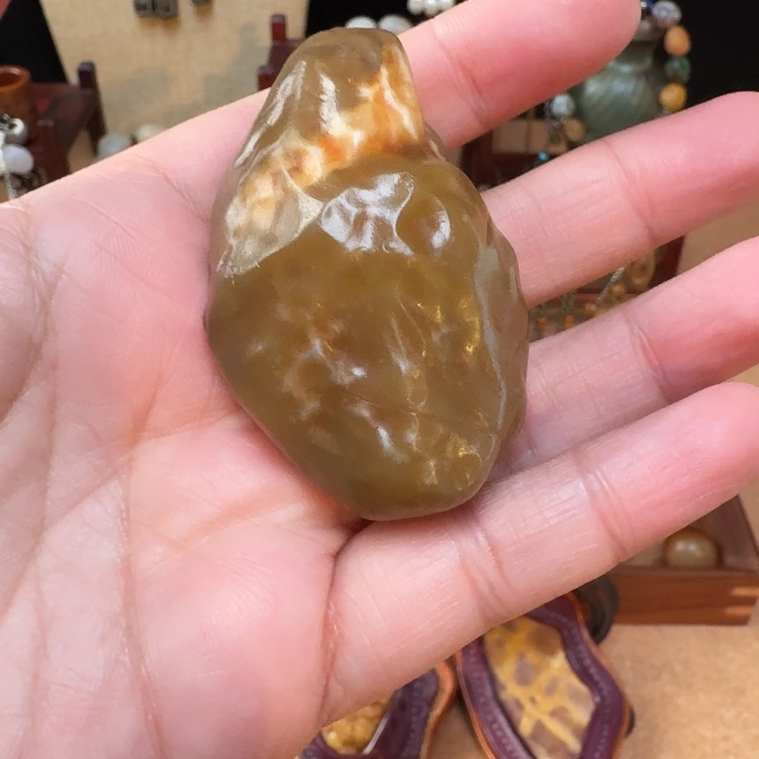 快***好阿拉善地表原石手把件