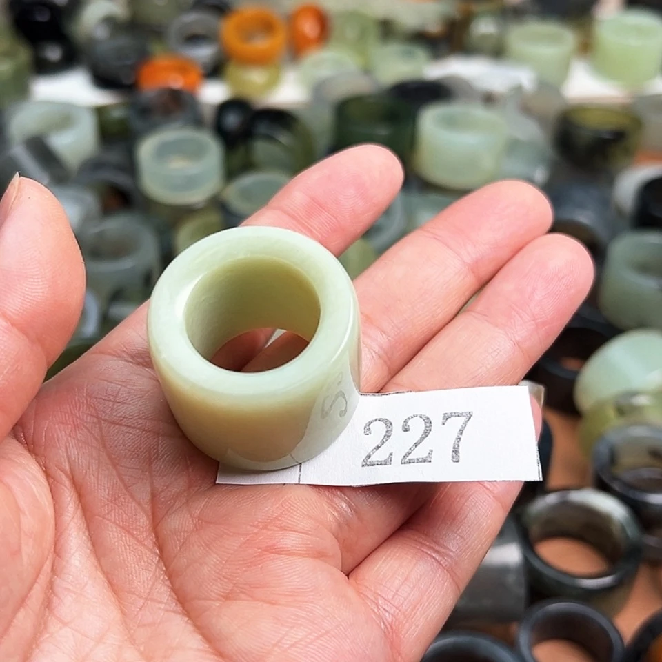 【闪购商品】未镶嵌蛇纹石玉戒指?****。