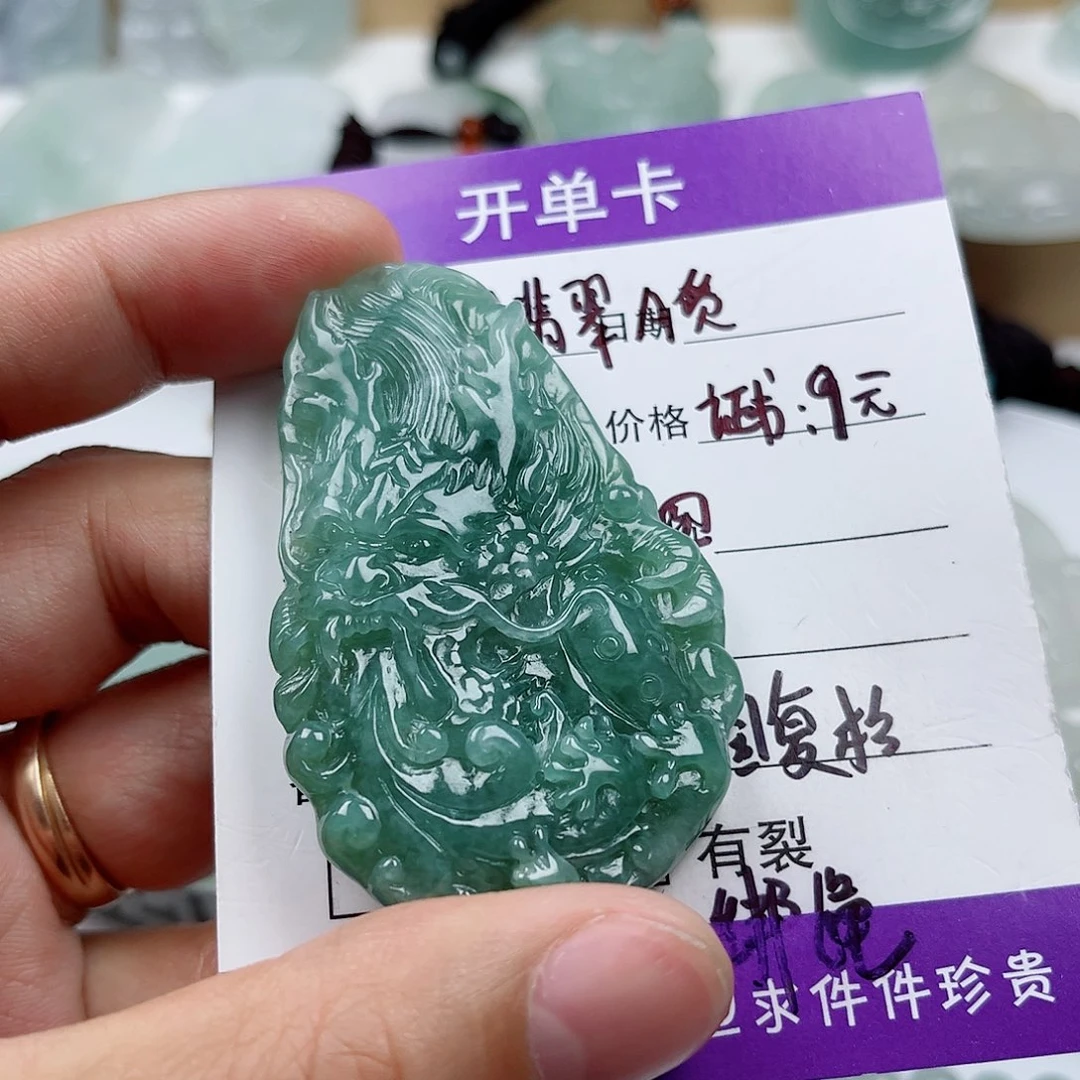 翡翠未镶嵌颈饰