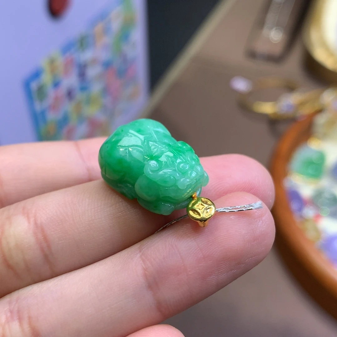 翡翠18K金镶嵌颈饰翡翠