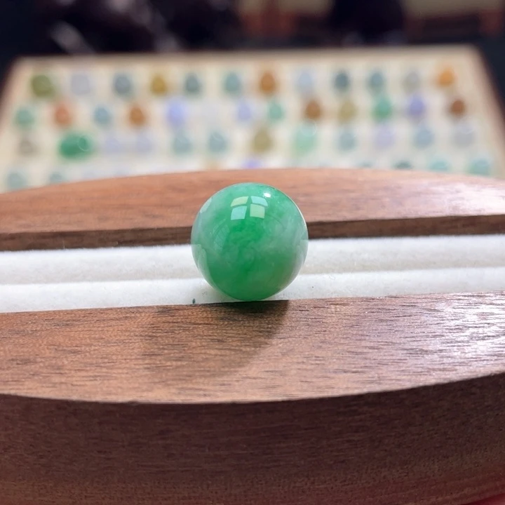 散珠翡翠特色白底青圆珠卡12.2mm