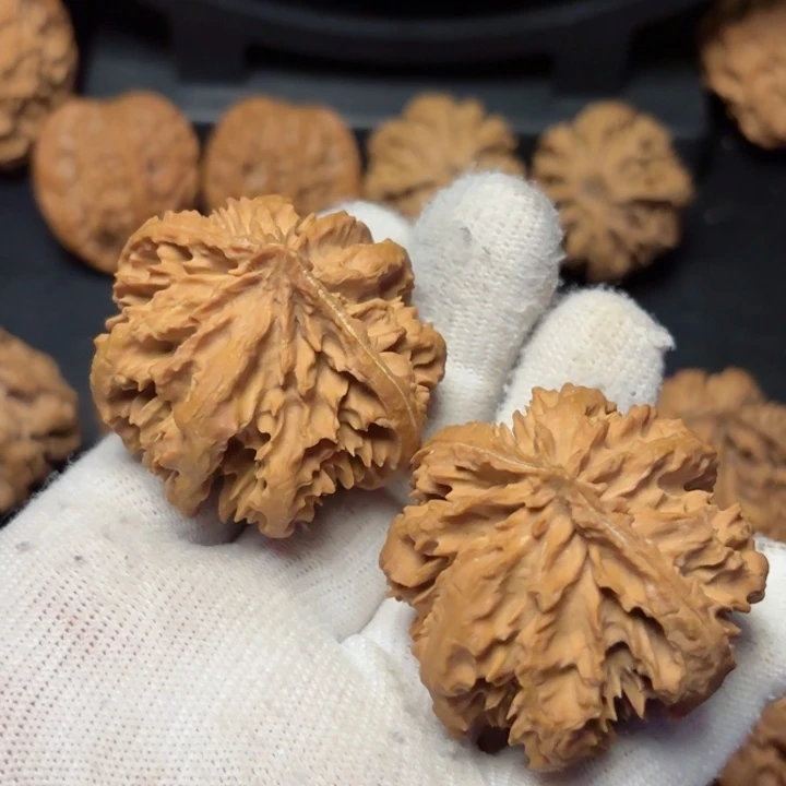 文玩核桃吊坠秦岭野生灯笼26