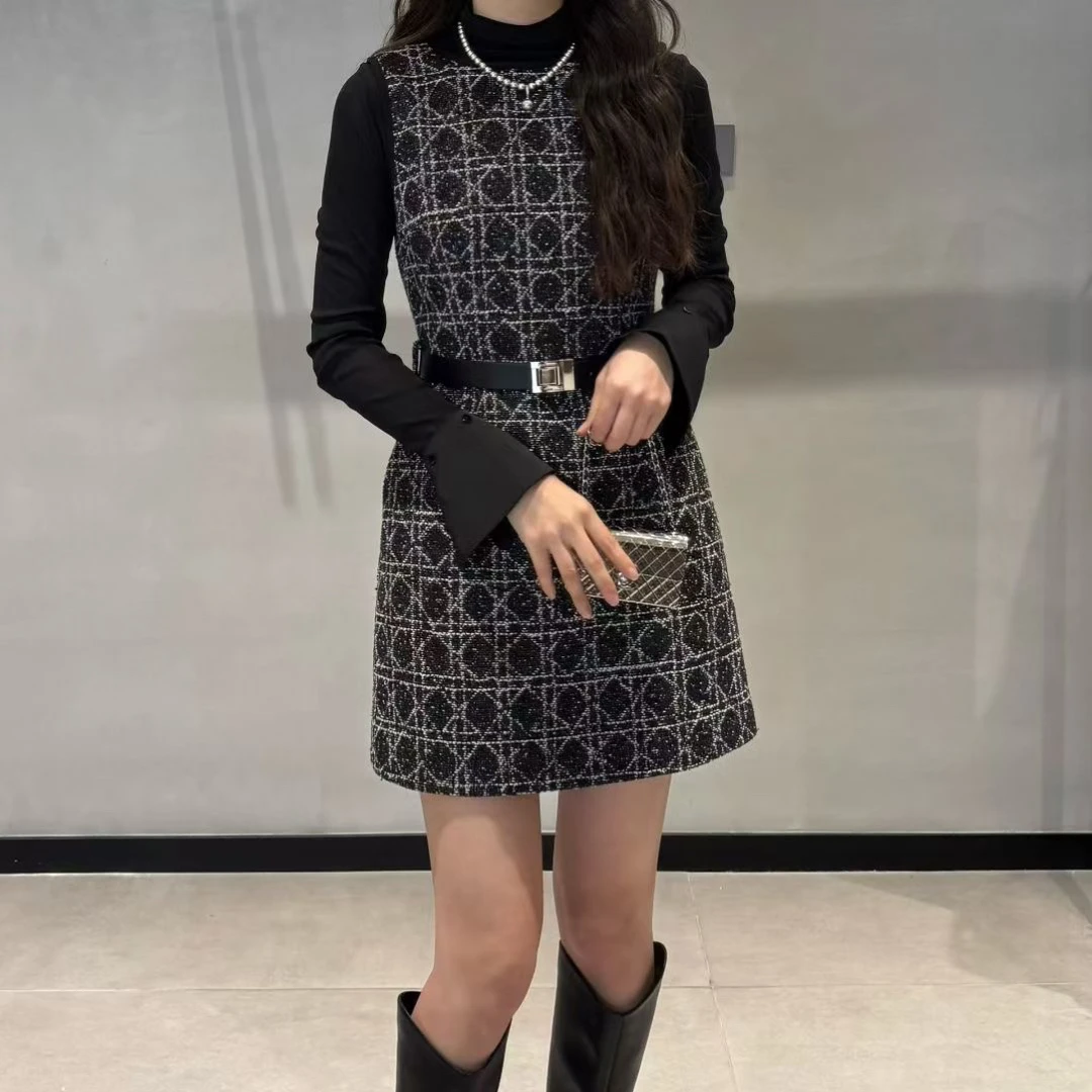 深圳南油欧货高品质纱线小香风胸针纽扣马甲连衣裙时尚设计