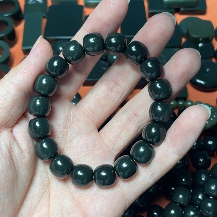 零***分和田玉（青玉）未镶嵌颈饰