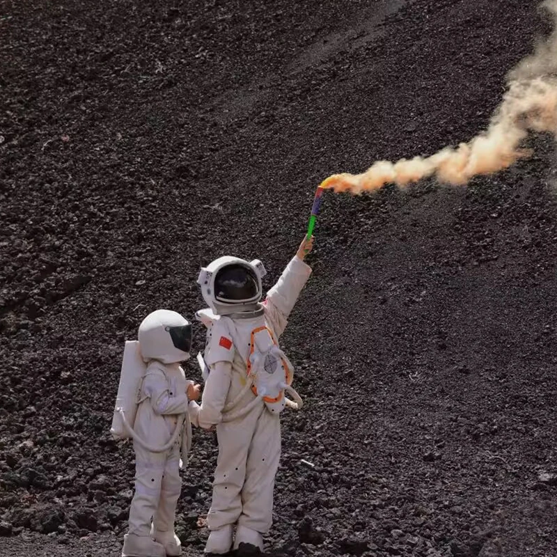 开业典礼手拿烟雾棒气氛组春节元宵户外儿童拍照神器彩色棒可冒烟