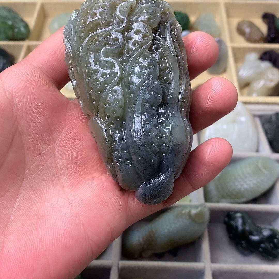 和田玉未镶嵌把件