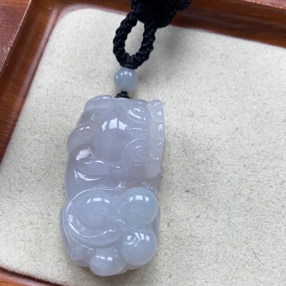 翡翠未镶嵌颈饰霸王